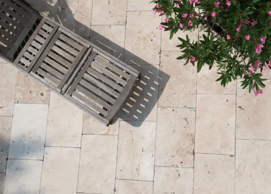 dallage en pierre Travertin www.mineralstones.fr livraison dans toute la France