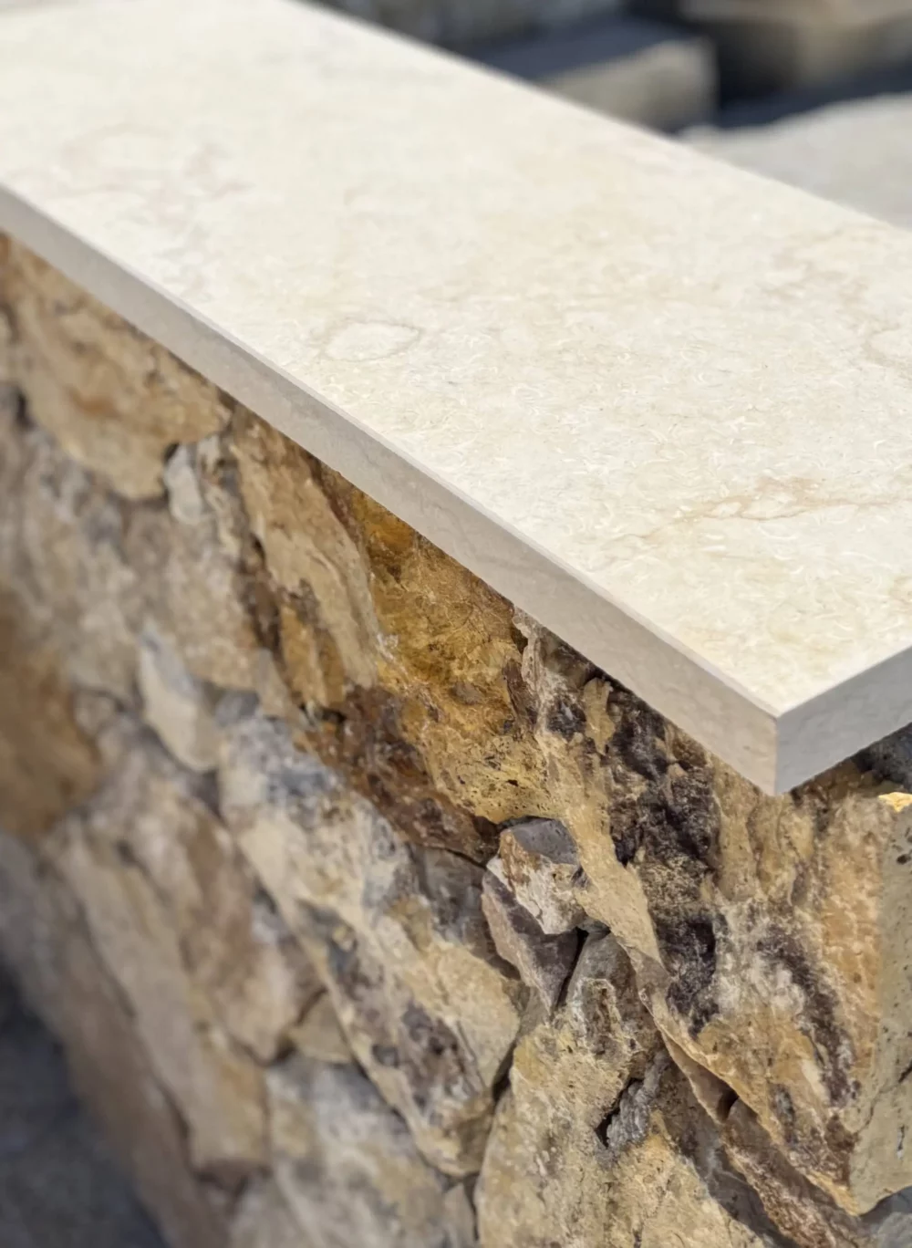 couvertine en pierre naturelle Selena Antique www.mineralstones.fr Nice Cannes Antibes Cagnes-sur-Mer