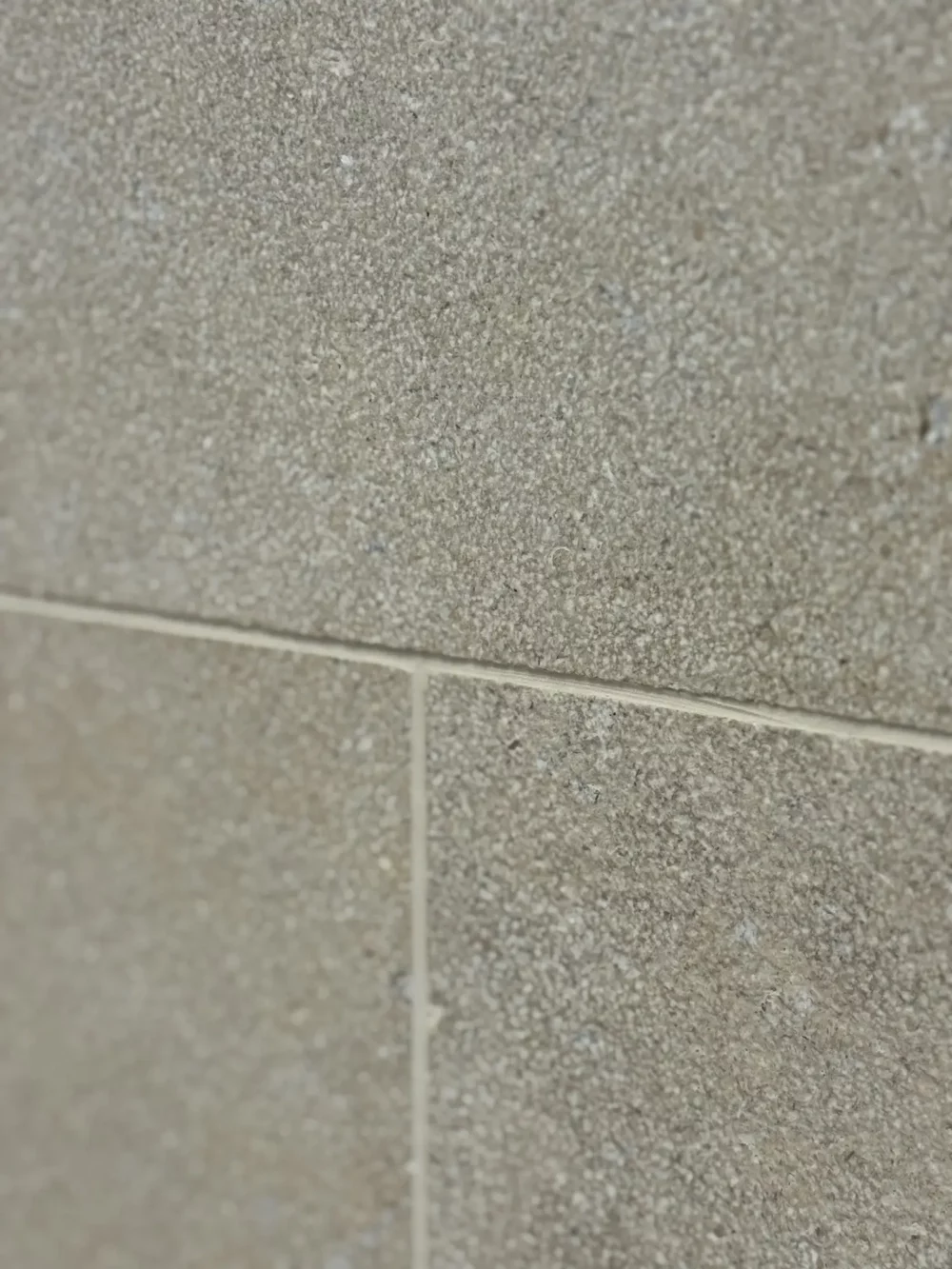 dallage en pierre Siana Beige finition Rustique www.mineralstones.fr Nice Cannes Antibes Cagnes-sur-Mer