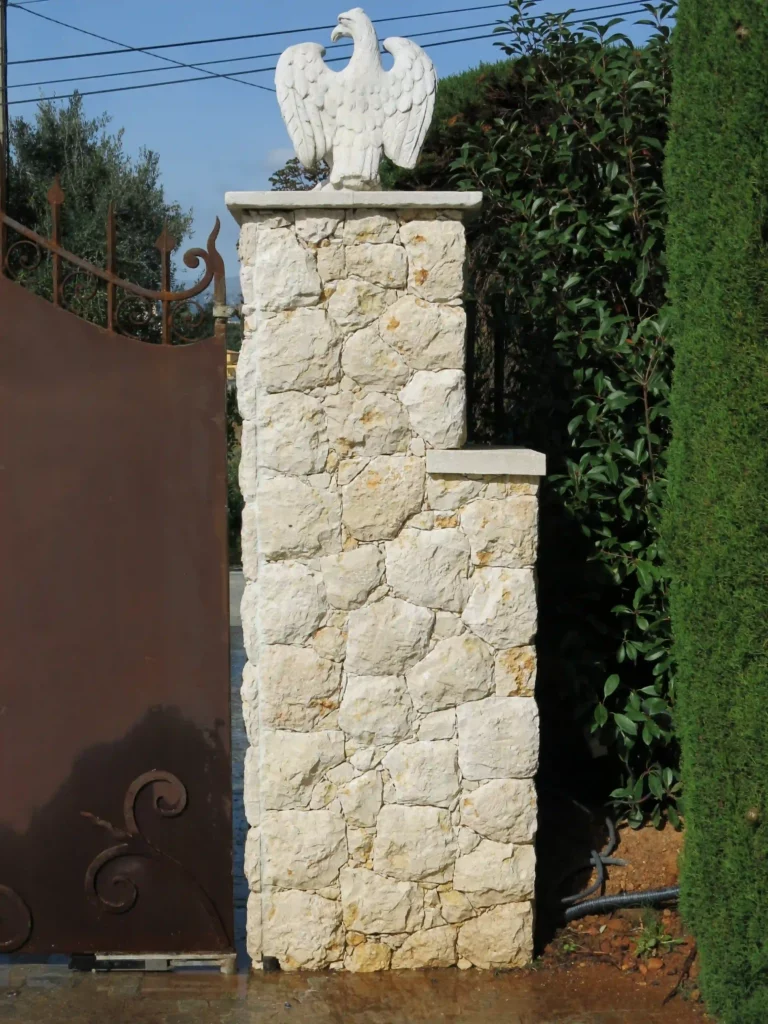 image colonne parement angle Mineral Stones pierre naturelle poseurs équipe entreprise spécialisée dans les Alpes-Maritimes Nice Cannes Cagnes-sur-Mer 06600 Mougins