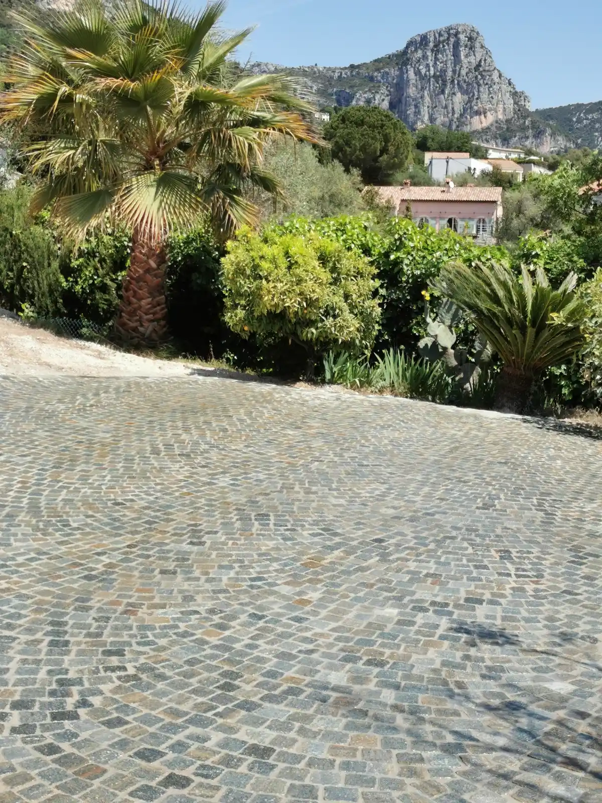 La pose de pavé Mineral Stones www.mineralstones.fr Cannes Antibes Biot Cagnes-sur-Mer