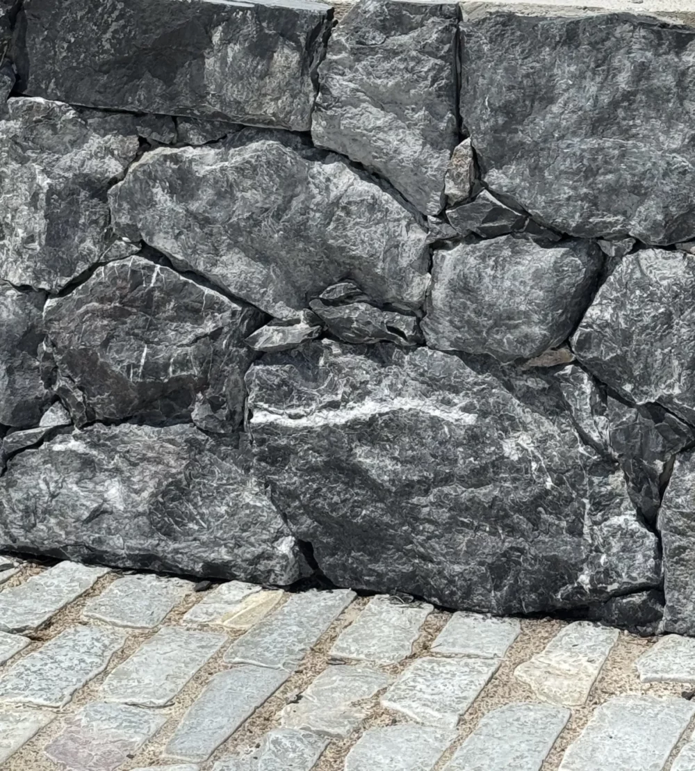 parement black pierre de parement noir www.mineralstones.fr Nice Cannes Antibes Cagnes-sur-Mer Villeneuve-Loubet