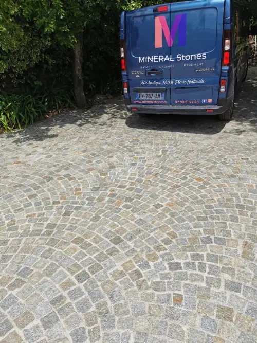 Camion Mineral Stones pavage luserne pavé luserne pavés luserne www.mineralstones.fr Cannes Cagnes-sur-Mer 2024 2025