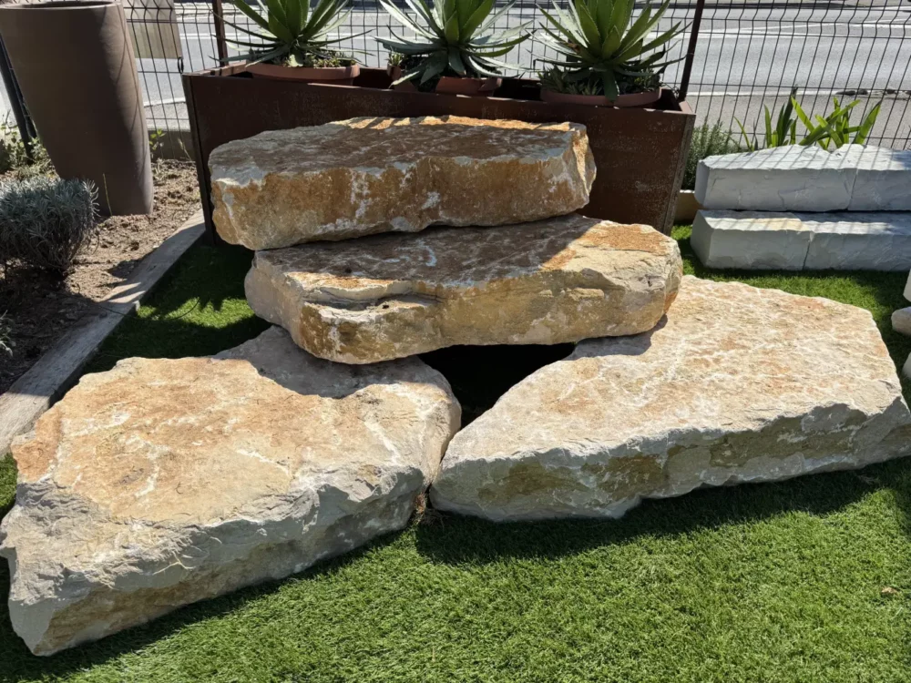 marche escalier maelia beige irregulier www.mineralstones.fr Nice Cannes Antibes