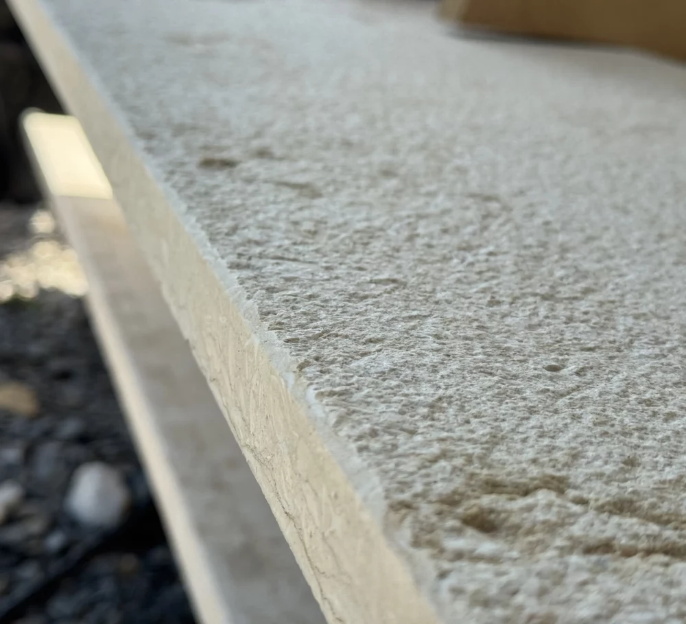 marche escalier Qena pierre naturelle www.mineralstones.fr Nice Cannes Antibes Cagnes-sur-Mer