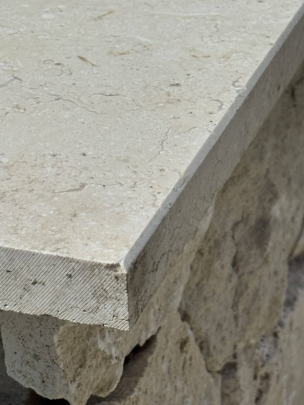 couvertine en pierre Qena brossée pierre naturelle www.mineralstones.fr Nice Cannes Antibes Cagnes-sur-Mer