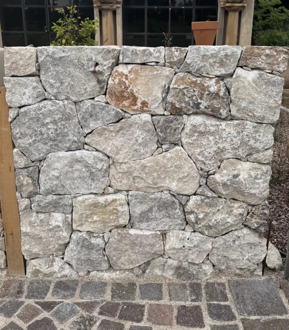 pierre de parement mur en pierre sèche mur pierre www.mineralstones.fr Nice Cannes Antibes Cagnes-sur-Mer