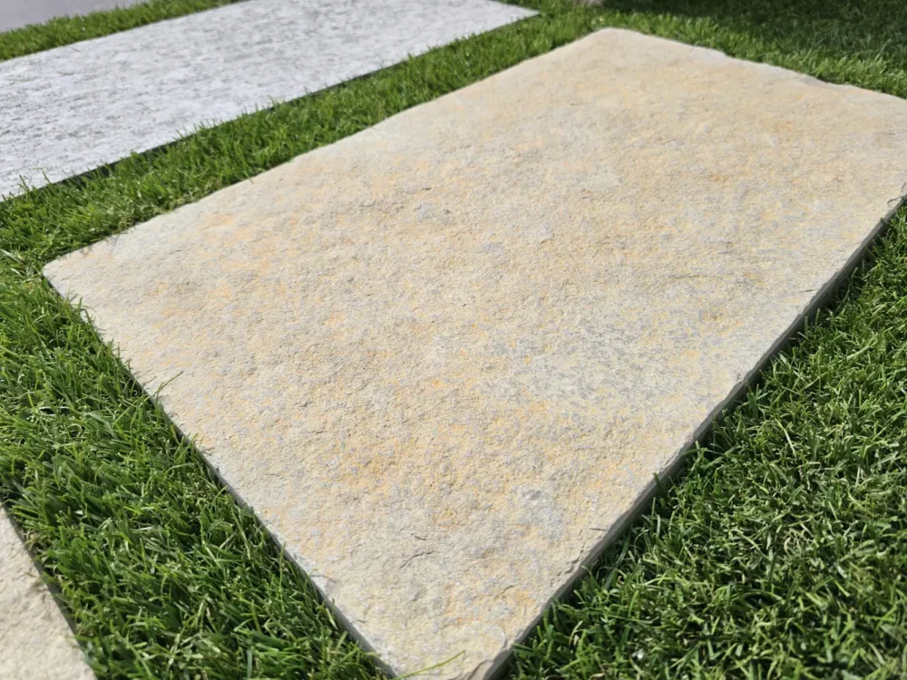 Pas Japonais Mandi Beige 61 x 33 x 3 www.mineralstones.fr Nice Cannes Antibes Cagnes-sur-Mer