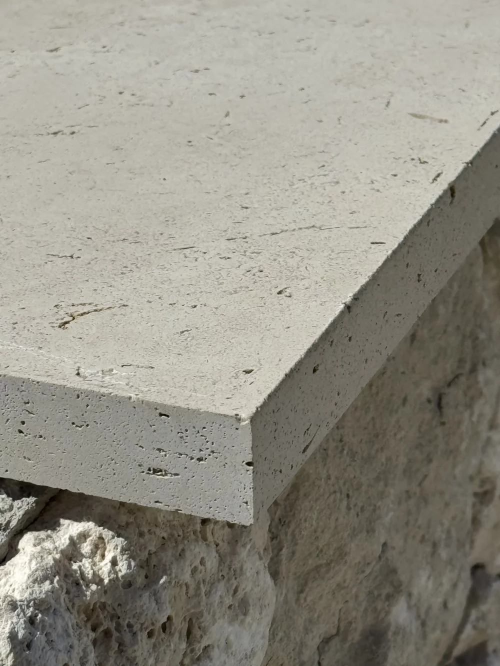 couvertine en pierre naturelle travertin 1er choix light mix www.mineralstones.fr Nice Cannes Antibes