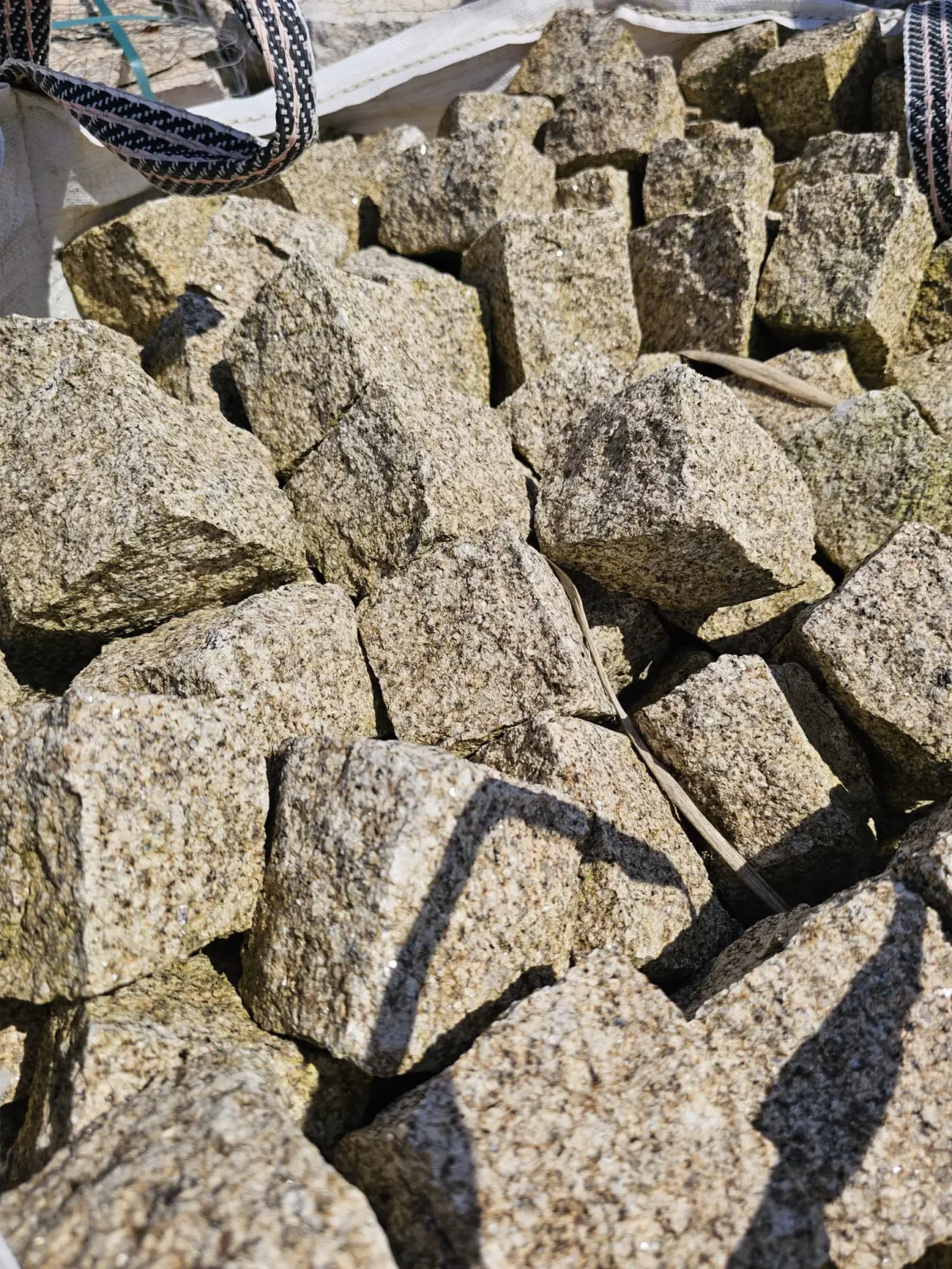 destockage pavé granit beige www.mineralstones.fr Nice Cannes Antibes Cagnes-sur-Mer