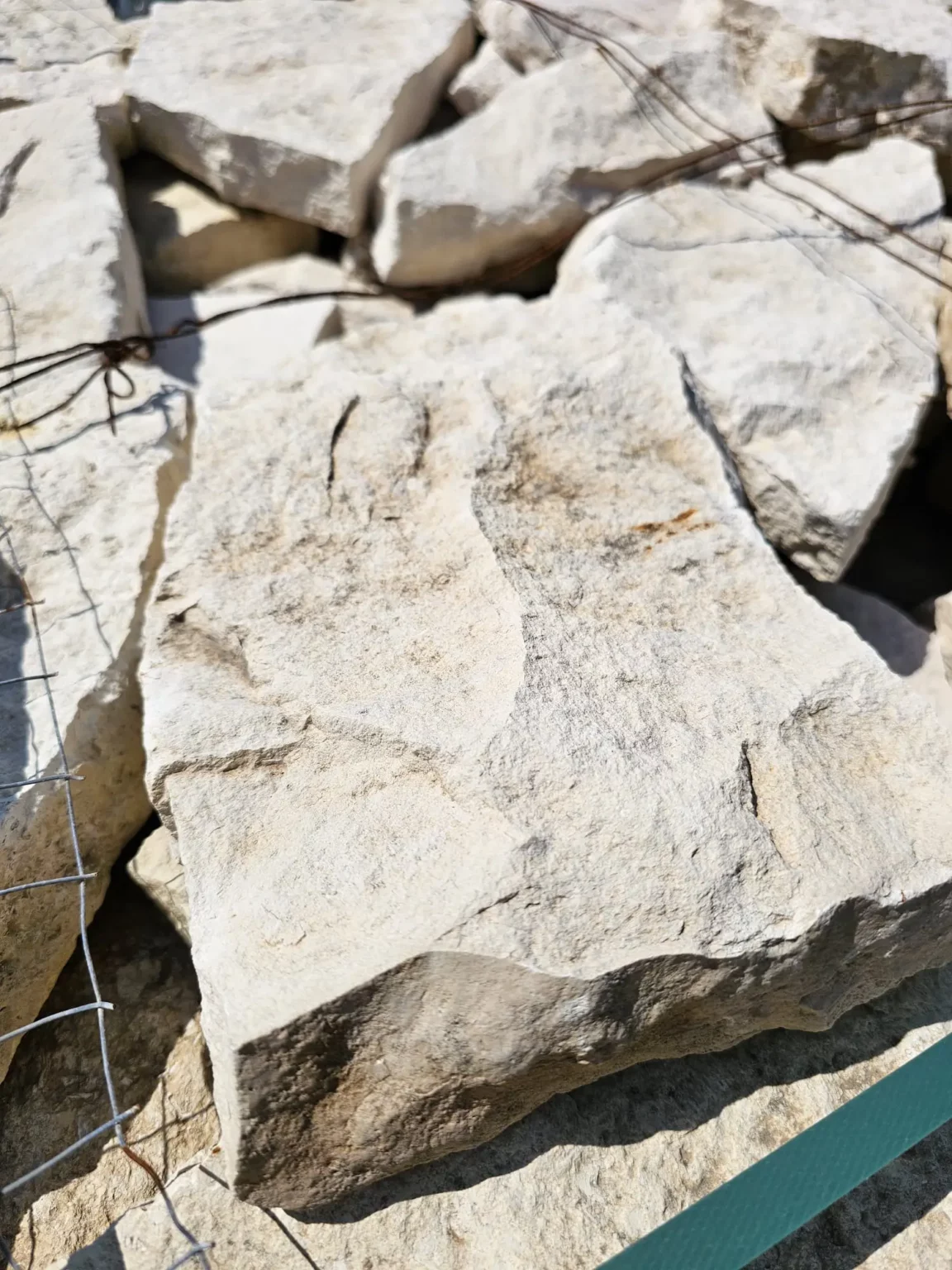siliana opus lot°4 mur en pierre façade de pierre www.mineralstones.fr Nice Cannes Cagnes-sur-Mer Antibes