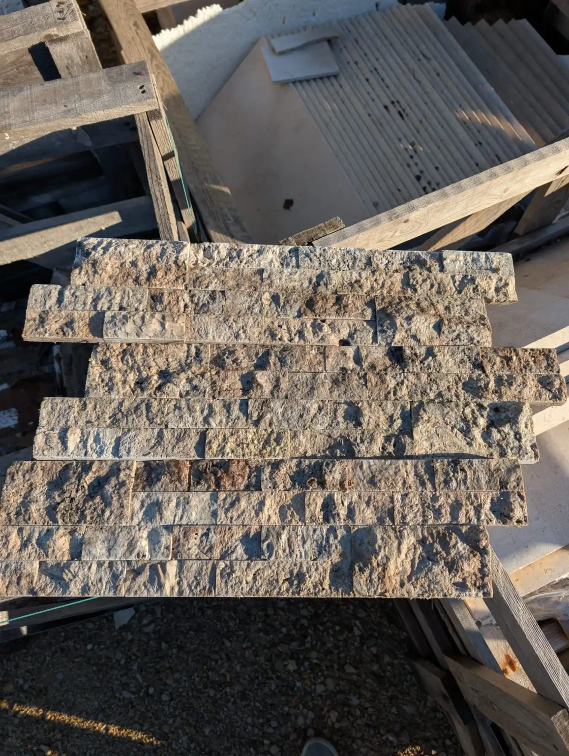 parement z déco façade en pierre naturelle moderne contemporain pierre naturelle www.mineralstones.fr Lot disponible Nice Cannes Antibes Cagnes-sur-Mer Alpes-Maritimes