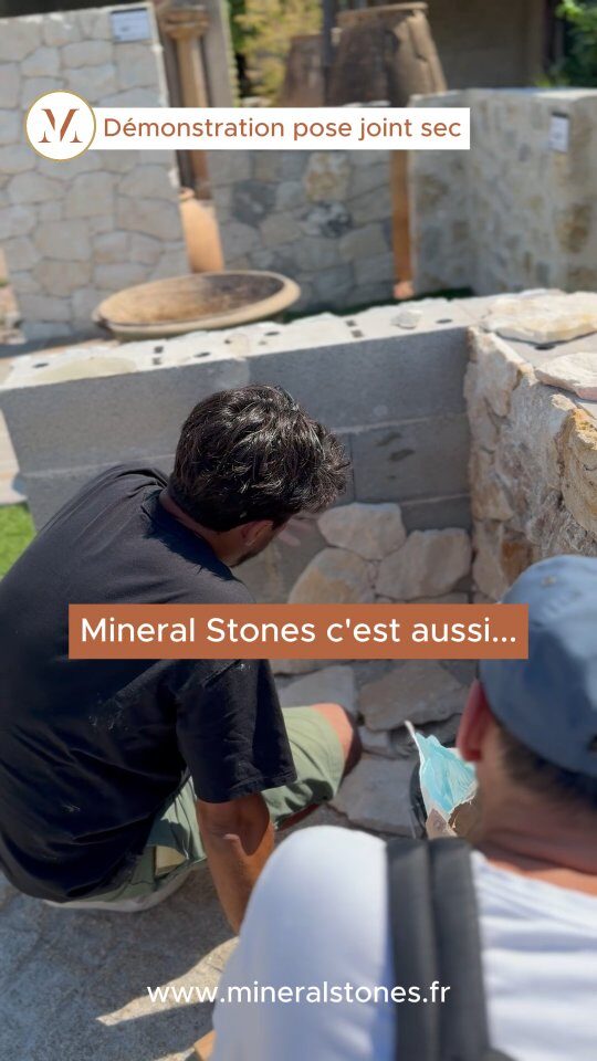 Instagram post from mineral.stones.fr. This post is in position 0.